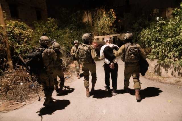 العدو الإسرائيلي يعتقل 3 فلسطينيين من الخليل ويقتحم بلدتين جنوب بيت لحم