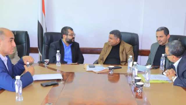 مناقشة أوجه التعاون بين وزارتي الصحة والكهرباء والمياه