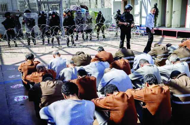 مركز حقوقي فلسطيني: أسرى النقب تجمّدت أطرافهم ومأساتهم تتصاعد