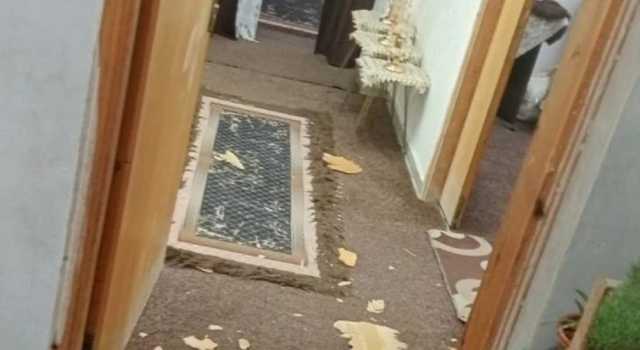 العدو الصهيوني يغلق منزل عائلة الشهيد صبارنة ويعتقل والد الشهيد الاطرش بالخليل