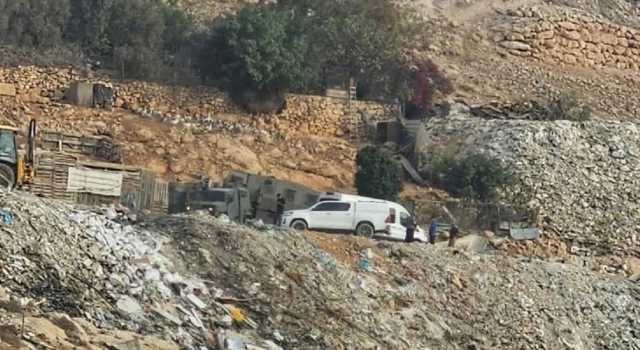 العدو الإسرائيلي يشرع بهدم مساكن شرقي القدس