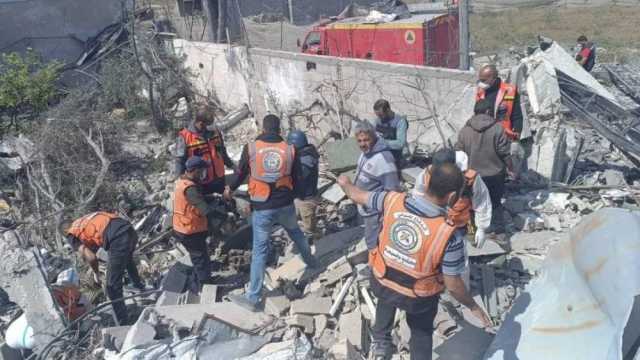 الدفاع المدني بغزة ينتشل رفات 14 شهيدا ويحذر من توقف مركباته