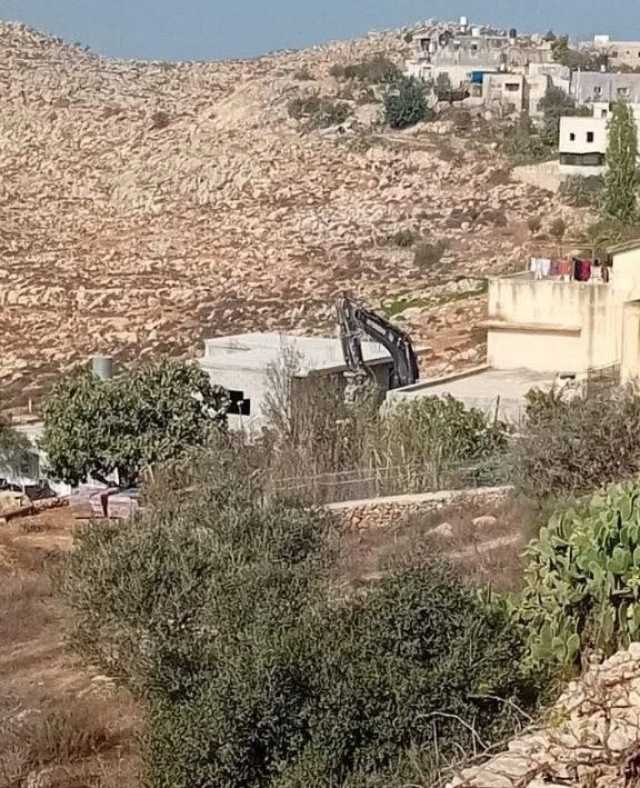 العدو الإسرائيلي يهدم منزلا مأهولا في الولجة شمال غرب بيت لحم