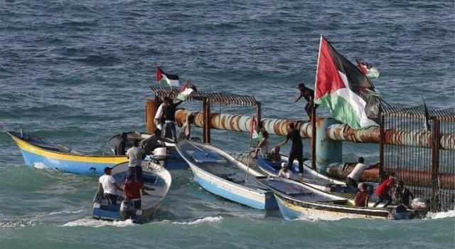 “بحرية العدو الصهيوني” تعتقل ثلاثة صيادين فلسطينيين غرب ميناء غزة