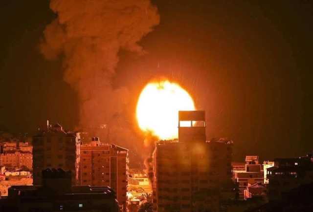 غارات للعدو الإسرائيلي وقصف مدفعي على غزة رغم اتفاق وقف إطلاق النار