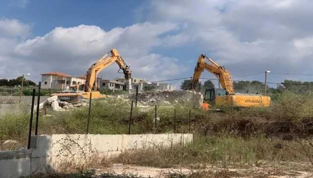 العدو الإسرائيلي يهدم ويجرف متنزها في القبيبة شمال غرب القدس