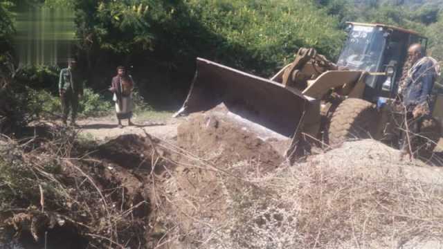 ردم أربع آبار يدوية مخالفة في إب