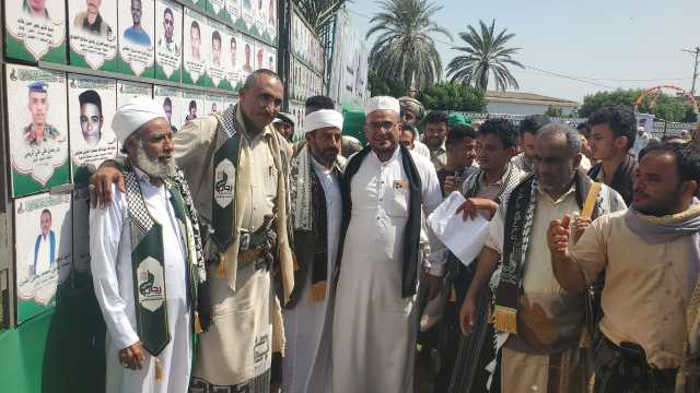 عطيفي والبشري يفتتحان المعرض المركزي لصور الشهداء بالحديدة