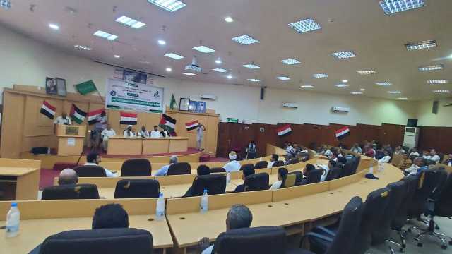 قطاع الأشغال والجمارك والمواصفات بالحديدة يحيي الذكرى السنوية للشهيد.