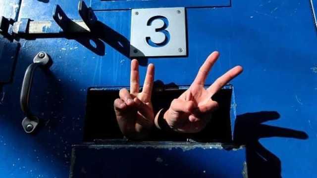 العدو يصدر ويجدّد أوامر اعتقال إداري بحق 25 أسيرًا في الضفة