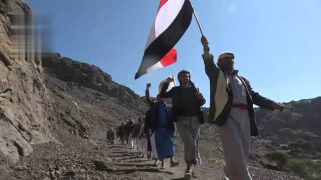 مسير ووقفة مسلحة لخريجي دورات “طوفان الأقصى” في الحيمة الداخلية