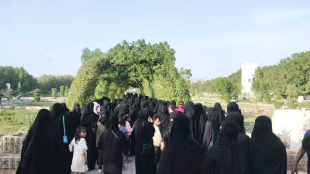 هيئة رعاية أسر الشهداء وقطاع المرأة تنظمان زيارات لروضة الشهداء في الحديدة