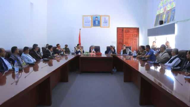 اجتماع لمناقشة أوضاع الاتحادات والأندية الرياضية في إب