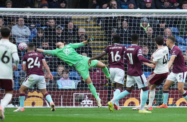 الدوري الإنجليزي: آرسنال يعزز صدارته… واليونايتد يتعادل بشق الأنفس