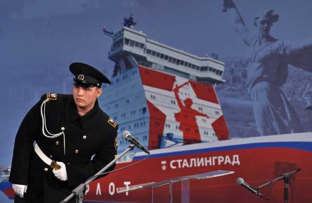 الرئيس الروسي يعلن بدء بناء كاسحة الجليد النووية الجديدة “ستالينغراد”