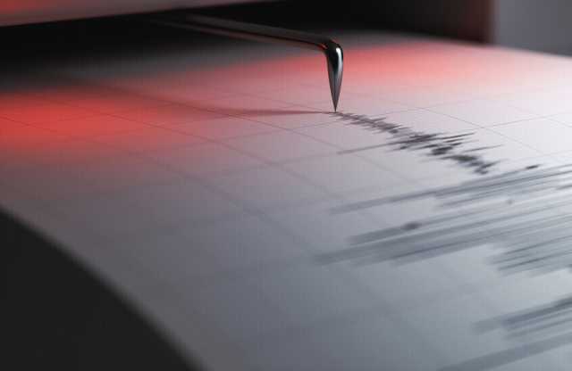 باستخدام الذكاء الاصطناعي.. علماء يحلون لغز “الزلازل الغامضة” قرب بركان سانتوريني