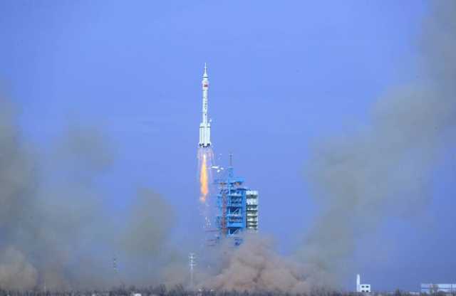 الصين تطلق مركبة “شنتشو-22” إلى محطتها المدارية