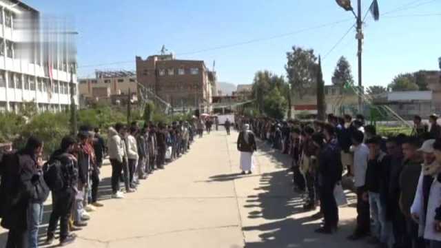 وقفة شعبية في مديرية الوحدة تأكيداً للجهوزية في مواجهة الأعداء