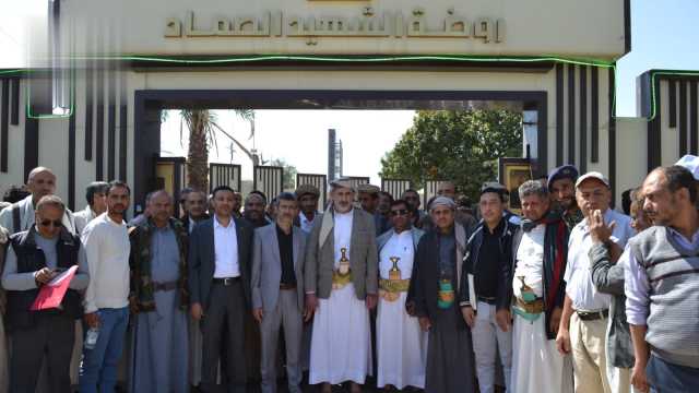 قيادات وزارة النفط والوحدات التابعة لها تزور أضرحة الشهداء الصماد والرهوي والغماري