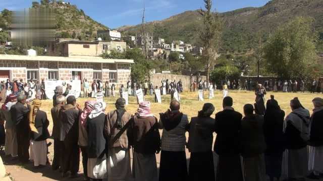 وقفة مسلحة في السبرة بإب للتأكيد على الجهوزية لمواجهة الأعداء