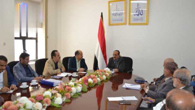 اجتماع بمجلس الشورى يناقش الصعوبات التي تواجه الشركة اليمنية لصناعة الأدوية