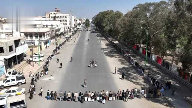 وقفة مسلحة لأبناء مديرية الثورة وفاء للشهداء وثباتا على الموقف