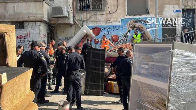 العدو الإسرائيلي يجبر 3 عائلات مقدسية على اخلاء منازلها في سلوان