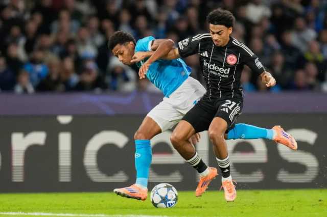 “أبطال أوروبا”: أرسنال يكتسح براغ ونابولي يسقط في فخ فرانكفورت