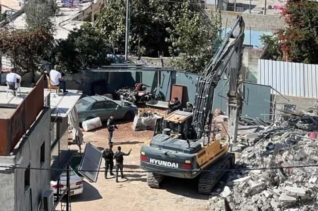 العدو الصهيوني يُخطر 4 عائلات فلسطينية بهدم منازلهم