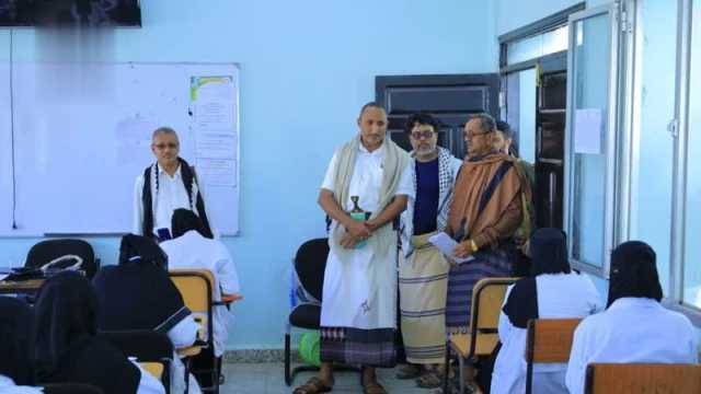 عطيفي يطلع على سير العمل والعملية التعليمية بمعهد العلوم الصحية في الحديدة