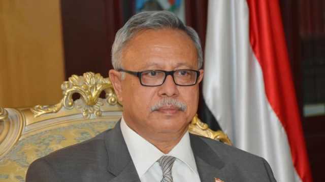 بن حبتور يعزي في وفاة الشيخ أحمد العلبي