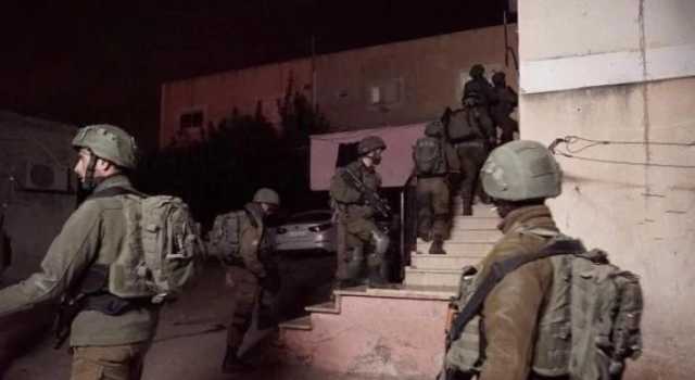 العدو الإسرائيلي يواصل اقتحام بلدات في الضفة ويغلق مداخلها لليوم الرابع