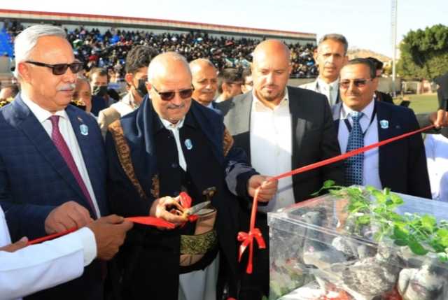 النعيمي وبن حبتور يشاركان في حفل تخرج 512 طبيباً وطبيبة من جامعة 21 سبتمبر