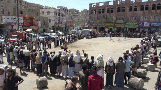 وقفة مسلحة لأبناء مدينة البيضاء وفاءً للشهداء وثباتاً على الموقف