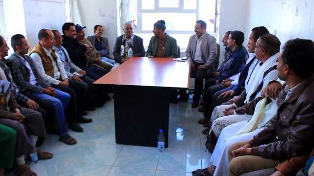 محافظ ريمة يناقش مستوى أداء مكتب الصحة والصعوبات التي تواجه سير العمل