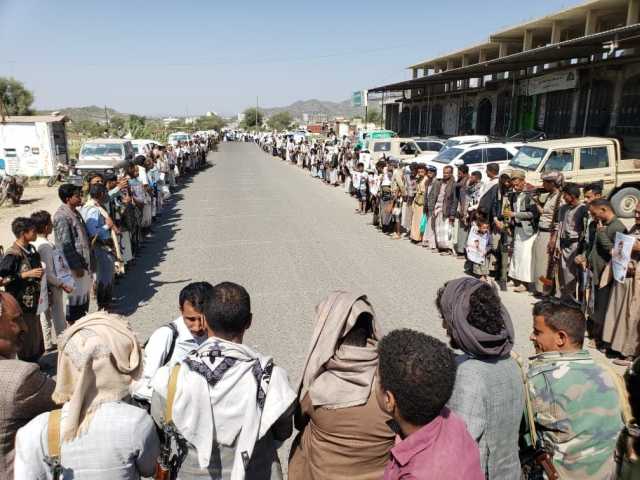 وقفات مسلحة في عدد من مديريات تعز تأكيدا على مواصلة النفير وإعلانًا للبراءة من الخونة