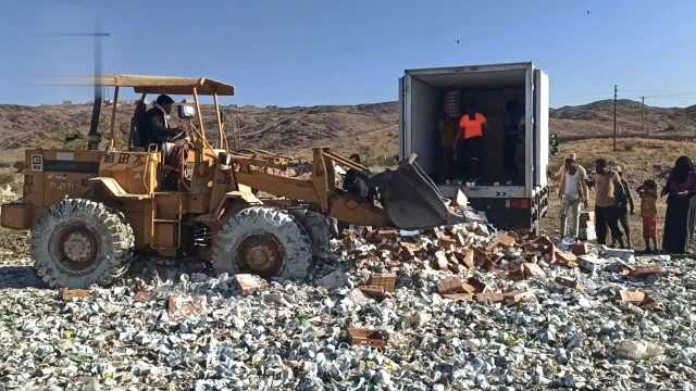 مكتب الاقتصاد في البيضاء يتلف 10 أطنان من الألبان والمواد الغذائية المنتهية