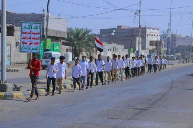 مسير طلابي بمديرية الحوك بالحديدة بالذكرى السنوية للشهيد