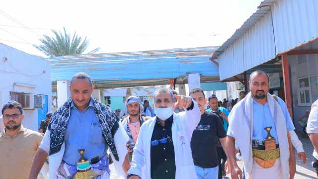 محافظ الحديدة يدشن مخيما طبيا مجانيا لجراحة الأورام السرطانية بهيئة مستشفى الثورة