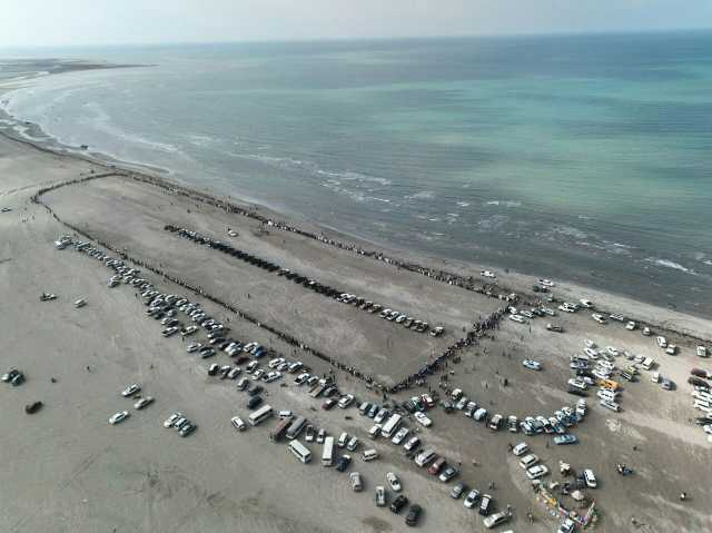 وقفة قبلية مسلحة بالحديدة وفاءً لدماء الشهداء واستمرارًا للتعبئة والجهوزية في مواجهة العدو