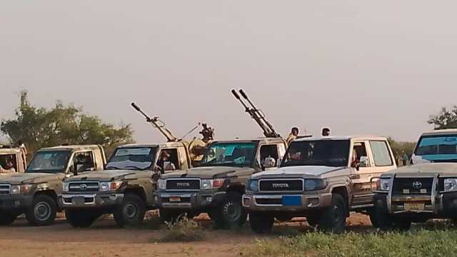 وقفة قبلية مسلحة لأبناء المربع الشمالي في الحديدة تندد بانتهاكات العدو الصهيوني المستمرة على غزة ولبنان