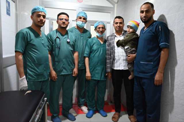 من العزلة إلى الحياة.. كيف يصنع الأطباء اليمنيون مسارًا جديدًا لفاقدي السمع؟