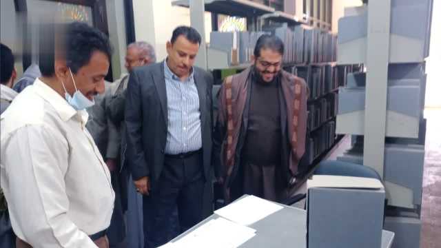 نائب وزير الثقافة يطلع على سير العمل بدار المخطوطات