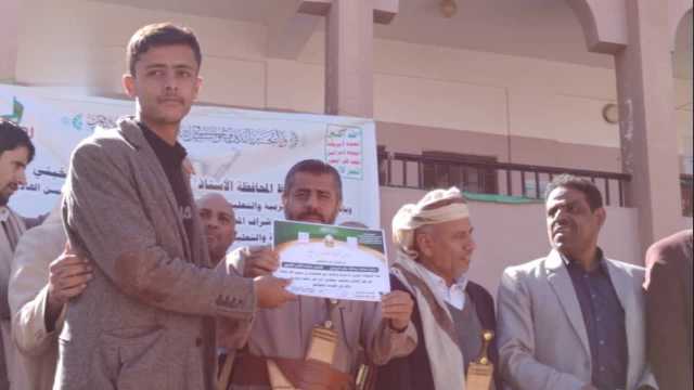 محافظ ذمار يكرم أسر الشهداء