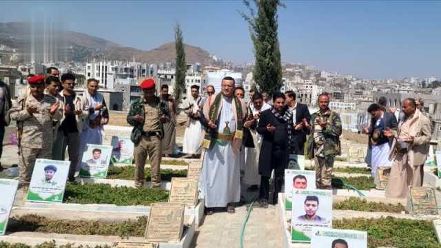 زيارة لمنتسبي فرع هيئة الأراضي في إب للمعرض المركزي وروضة الشهداء