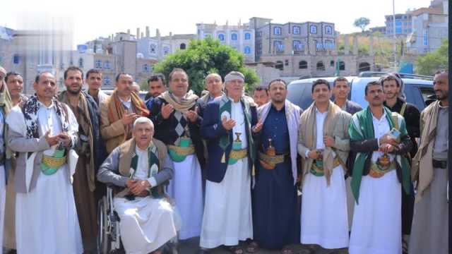 محافظ إب يزور روضة الشهداء في الظهار