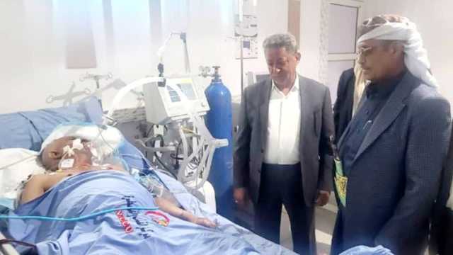 السامعي يطمئن على صحة الكاتب والصحفي خليل العُمري