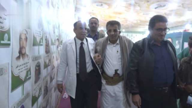 منتسبو مستشفى رداع المركزي ومكتب الصحة يزورون معرض وروضة الشهداء