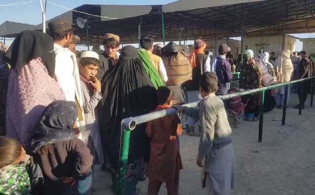 باكستان تسمح بعودة آلاف الأفغان العالقين عبر معبر “طورخم”