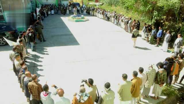 وقفة لمنتسبي مؤسسة المياه والتعبئة في إب بالذكرى السنوية للشهيد